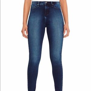 Levi’s 512 Perfectly Slimming Legging